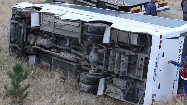 Öğrenci servisi devrildi! Çok sayıda yaralı var