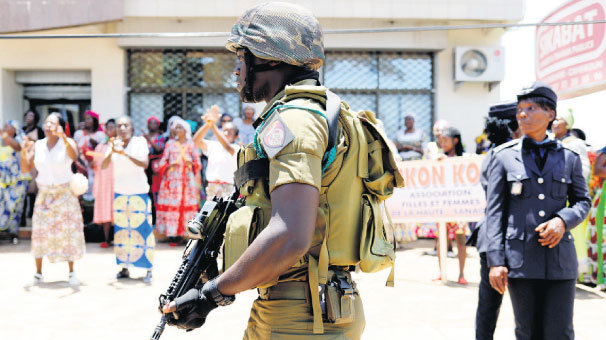 Öğrencilerle birlikte müdürü de kaçırdılar