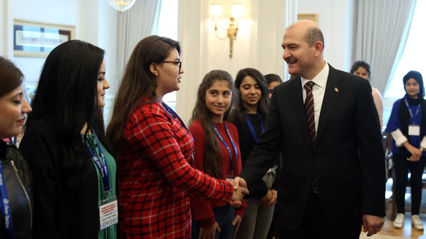 Öğrencilerle görüşen Bakan Soylu, talimatı verdi