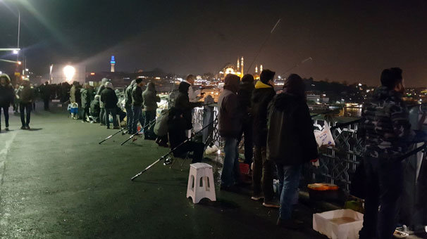 Oltasını alan Galata Köprüsüne koştu