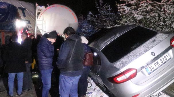 Onlarca araç birbirine girdi: Yaralılar var