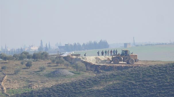 Operasyon korkusu teröristlere hendek kazdırıyor