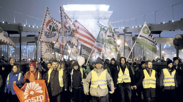 ‘Orban istifa’ sesleri