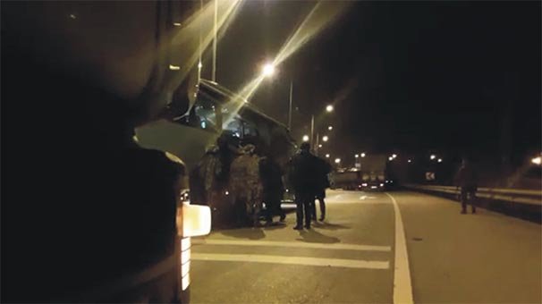 Ortağını vurup kaçmıştı! Otobüs şoförünü rehin alıp...