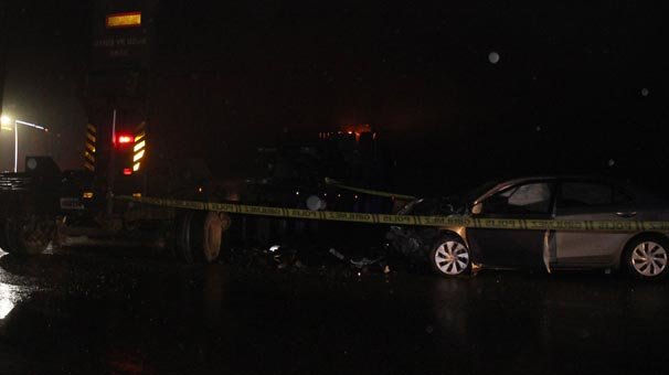 Otomobil askeri TIR'a çarptı: 1 ölü 1 yaralı