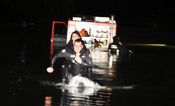 Otomobil baraja düştü: 2 ölü, 3 yaralı