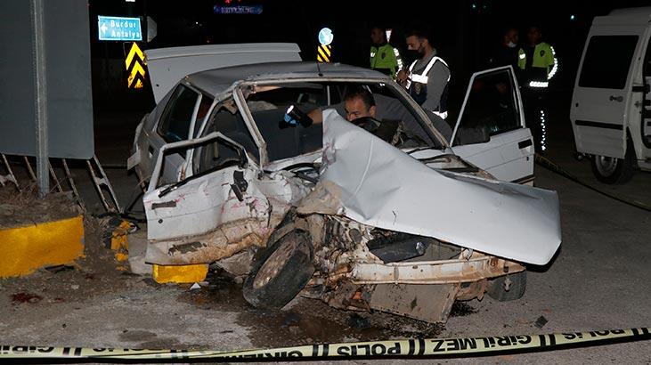 Otomobil ile kamyon çarpıştı!  2 ölü var...