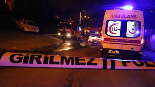 Otomobil ile kamyonet çarpıştı!