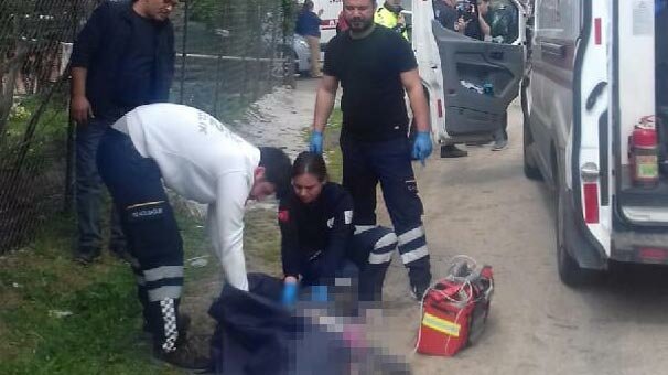 Otomobil yayalara çarptı! Ölü ve yaralılar var...