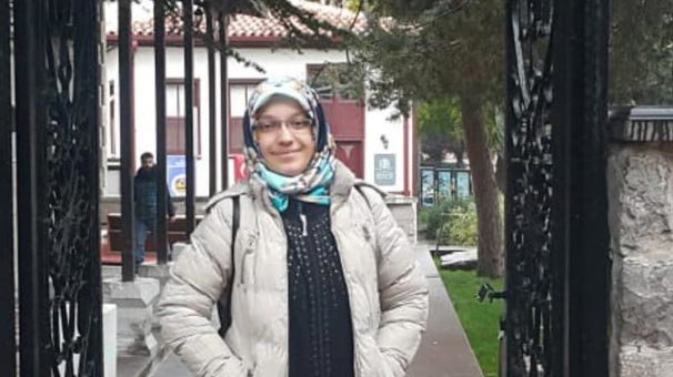 Otomobilden indi sonra da... Genç kız feci şekilde can verdi