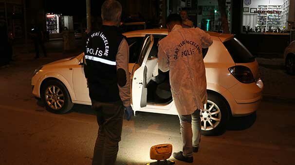 Otomobile giren hırsız suçüstü yakalandı