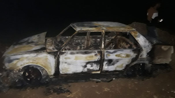 Otomobili çalıp kundakladılar