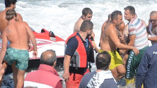 Otomobili derede, cesedi denizde bulundu