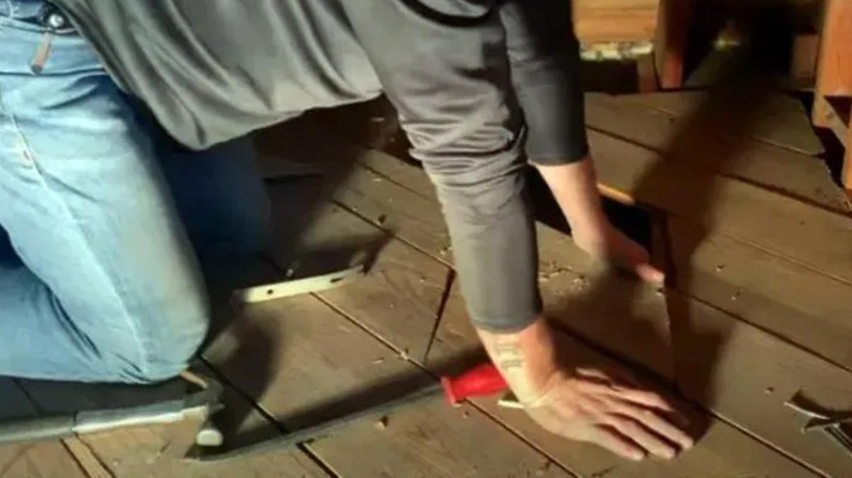 Oturdukları evin parkelerinin altından servet çıktı! Sayarken yoruldular