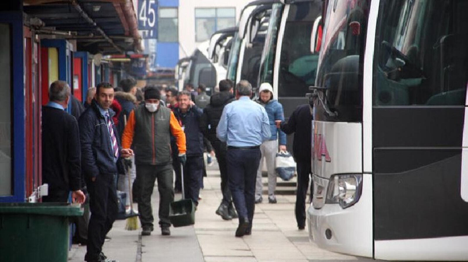 Özel araçla şehirler arası seyahat yasak mı? Şehirler arası seyahatlerde özel araç için izin belgesi gerekli mi?