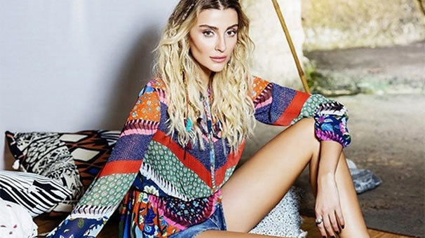 Özge Ulusoy’dan bornozlu paylaşım