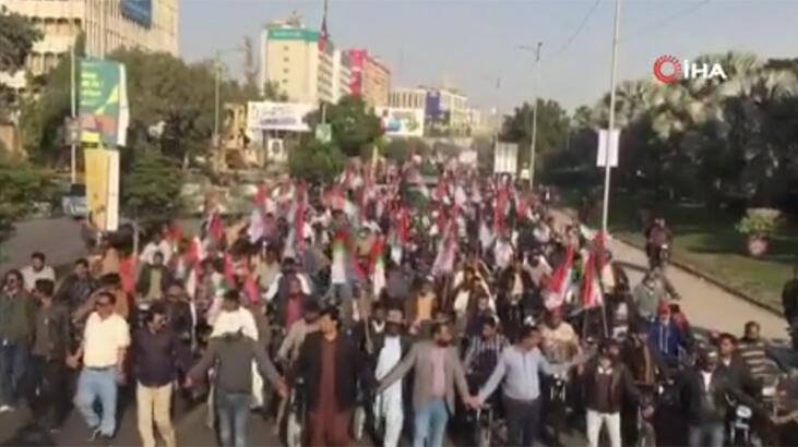Pakistan'da protestoculara sert müdahale! 1 ölü