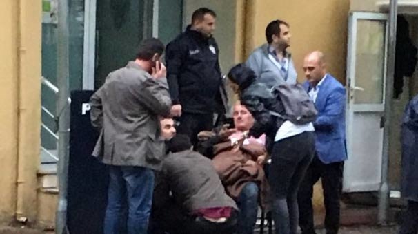 Parkta tartıştığı kocasını silahla vurdu