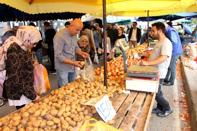 Pazarda 'tarla sonu' ucuzluğu