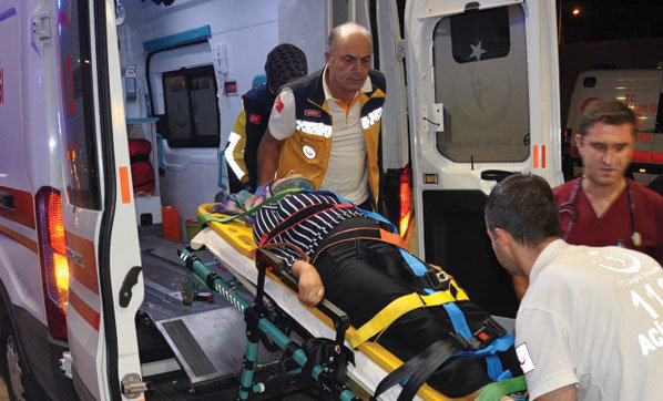 Pencerede sigara içerken üçüncü kattan düştü