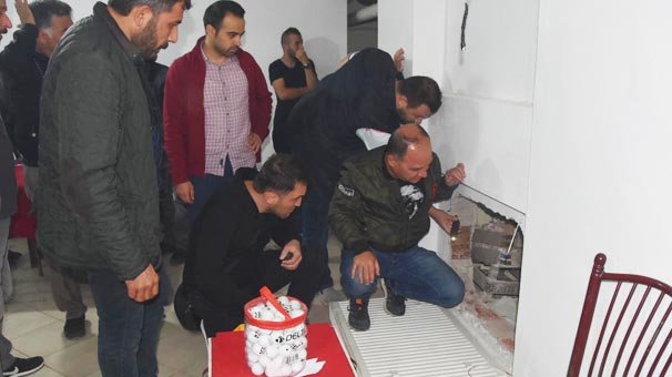 Peteği kaldıran polisler görünce şoke oldu