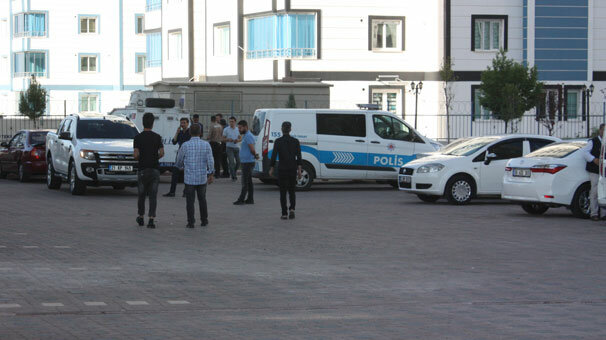 Polis memuru, kadın meslektaşını öldürdü