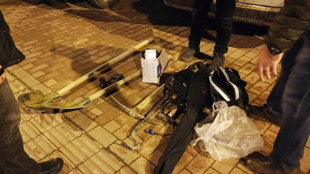Polisin dikkati sonucu defineciler kazamadan yakalandı