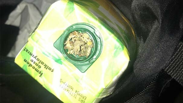 Polislerin gözünden kaçmadı! Buraya saklamışlar...