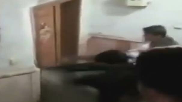 Polisten hayat kurtaran tekme!