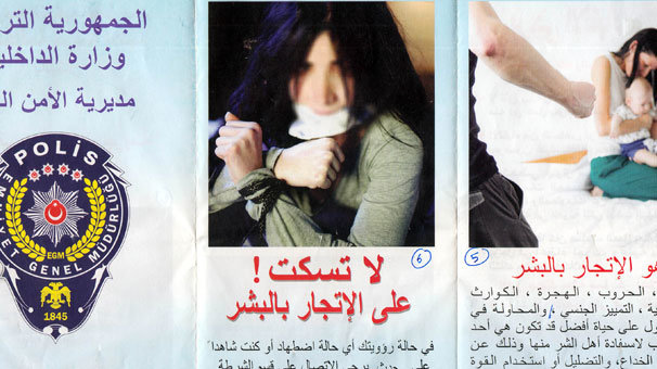 Polisten insan kaçakçılığına, yabancı kadınlara şiddete karşı Arapça broşür