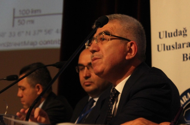 Prof. Arı: 