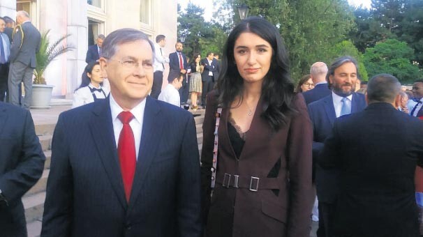 Resepsiyonun ilgi odağı oldu