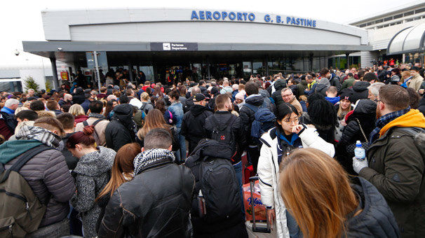 Roma'daki Ciampino Havalimanı'nda yangın çıktı