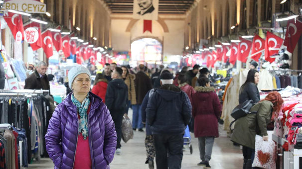 Sabahın erken saatlerinde geliyorlar, her şeyi alıp dönüyorlar
