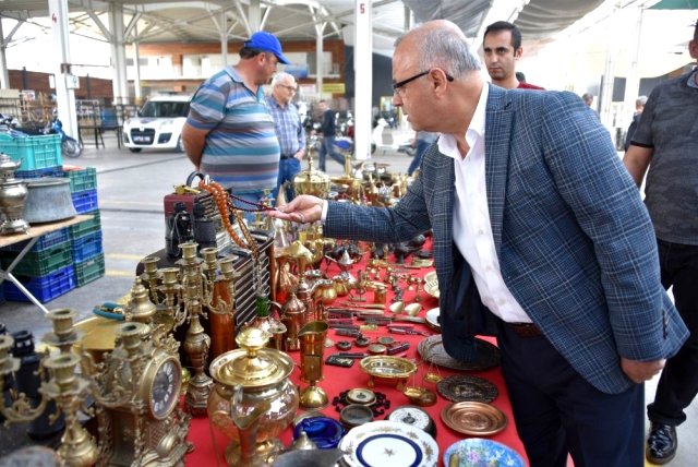 Salihli ikinci el eşya pazarı yeni yerinde açıldı