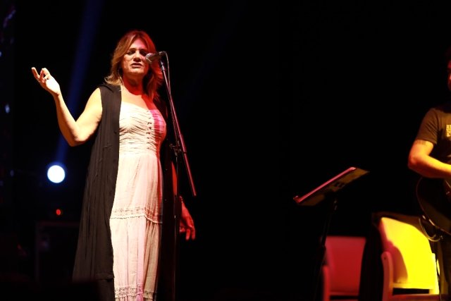 Sanatçı Birsen Tezer Sapanca'da sahne aldı