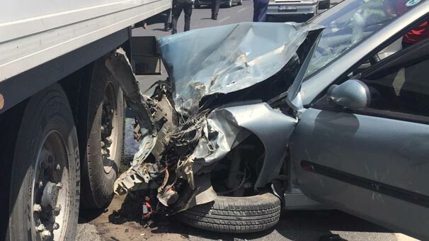Şanlıurfa'da feci kaza! TIR'ın çarptığı otomobilde...