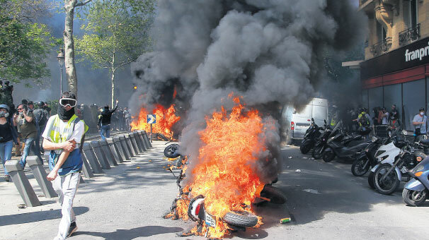 Sarı Yelekliler yine Paris’te