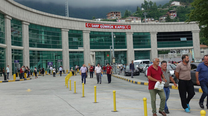 Sarp'tan yılın ilk yarısında 2 milyon 833 bin yolcu geçti