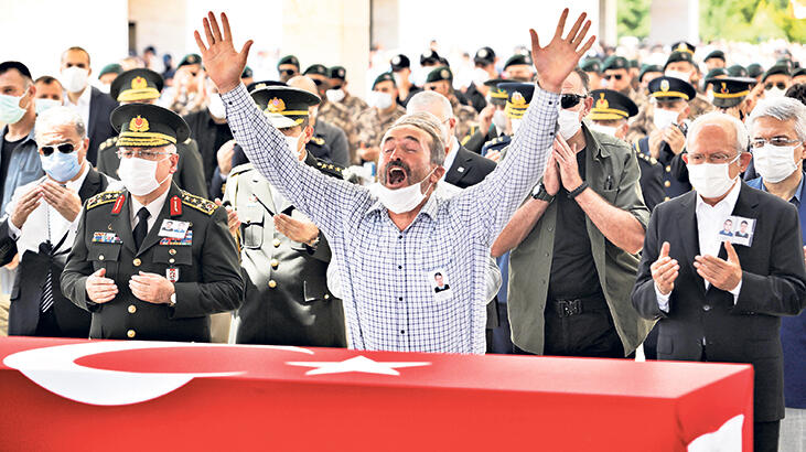 Şehitler uğurlandı