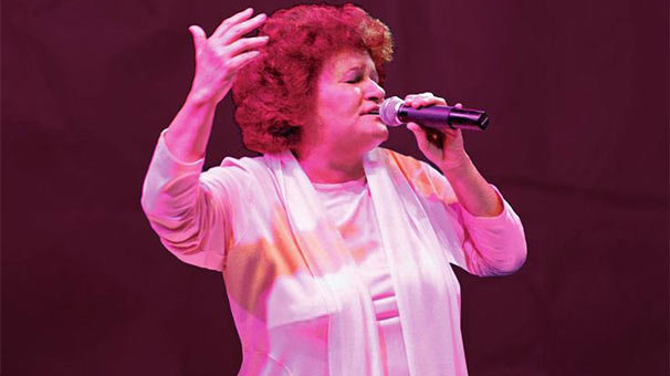 Selda Bağcan babasının mezarlığını yeniletti