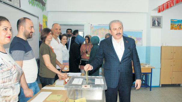 Şentop telefonla arayıp kutladı