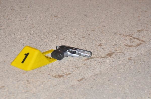 Sevdiği kızın evinin önünde intihara kalkıştı!