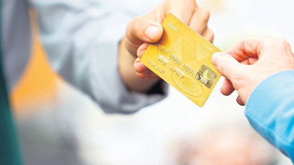 Sevgililer kartla 2.5 milyar harcadı