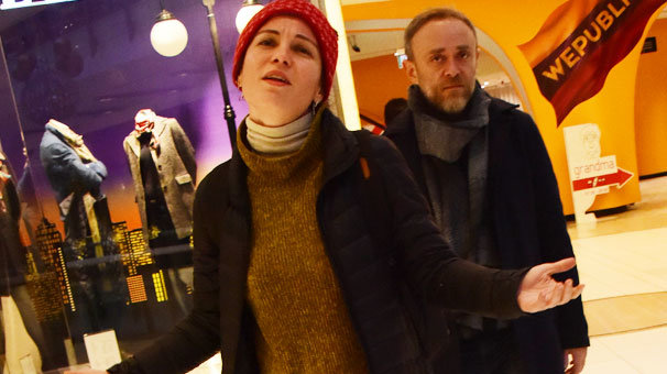Sevgilisiyle görüntülendi, panikledi!