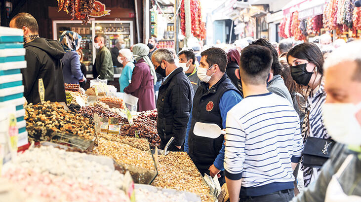 Seyahat ve alışverişte kapanma hücumu yaşandı