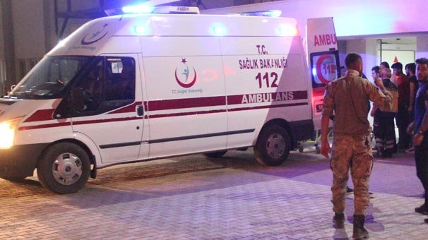 Siirt'te askeri araç devrildi: 3 asker yaralı