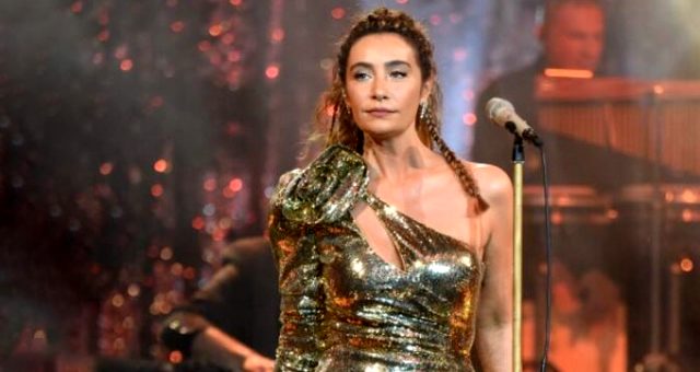 Sıla, konserinde bir hayranı 