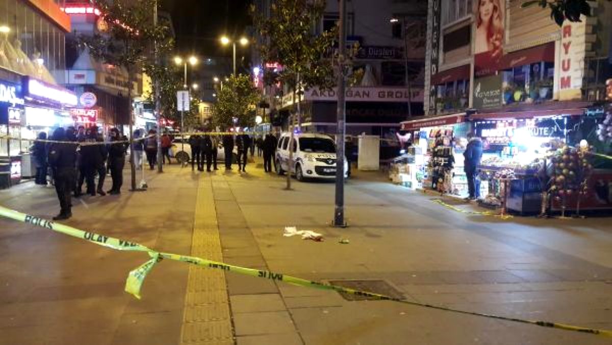 Silahlı kavgada yemek yerken başından vuruldu