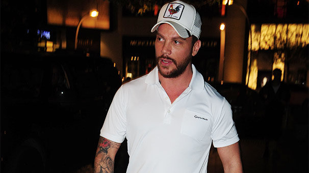 Sinan Akçıl'dan sevgilisine hediye